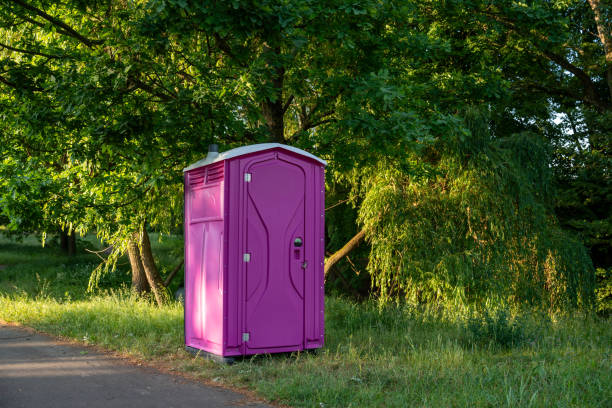 Porta potty delivery and setup in Keego Harbor, MI